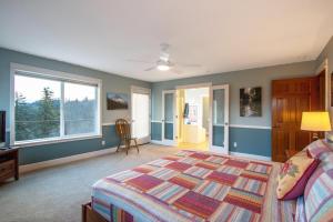 Postel nebo postele na pokoji v ubytování Hazel House 30 day minimum