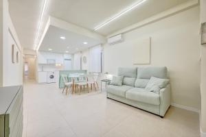a living room with a couch and a table at Oasis by Clabao in Logroño