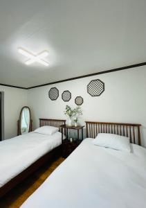 En eller flere senge i et værelse på Cheong Un Gak + 65 billeder