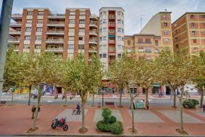a park with trees in front of a building at Oasis by Clabao in Logroño