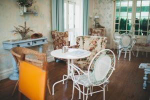 The lounge or bar area at Alamar Salinas House