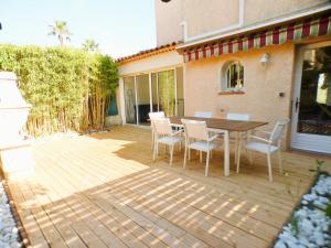 Balkón nebo terasa v ubytování Piscine chauffée climatisation Wifi