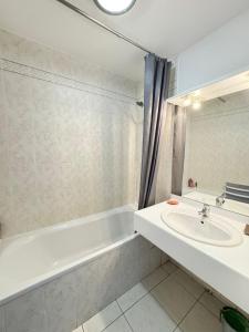 Ένα μπάνιο στο Le Bignon - Wifi, TV, 4 personnes, 1 min à pied du tram +9 φωτογραφίες