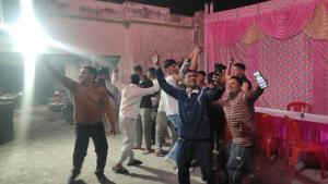 Un grupo de hombres de pie frente a una cortina rosa. en HOTEL JOGI GUEST HOUSE welcome all families, friends, groups, couples, singles fully Airconditioner, attach washrooms, lift, wifi, 24 hours room service, power backup, en Amritsar