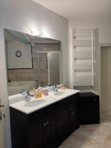 Un baño de Villa NIKI Ohrid By Germanoff