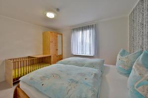 Postel nebo postele na pokoji v ubytování Ferienhaus "Am Eisenberg"- Wandern im UNESCO Biosphärenreservat Vessertal