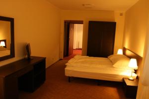 Postel nebo postele na pokoji v ubytování Hotel Aqua + 2 fotografie