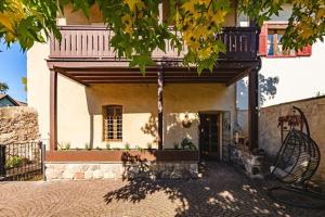 Το κτήριο όπου στεγάζεται  η παραθεριστική κατοικία