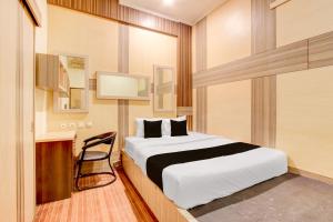 Postel nebo postele na pokoji v ubytování Hotel O near Maguwoharjo Stadium formerly Graha Ngaso