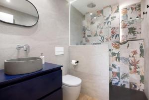 Un baño de DELUX Nogalera Apartment 22 fotos más