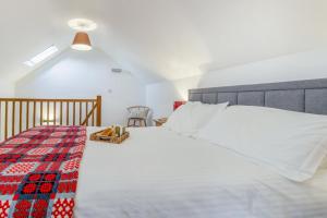 En eller flere senge i et værelse på 1 Bed in Llangower oc-t34142