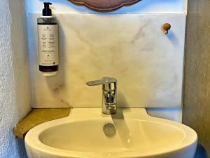 Phòng tắm tại Estúdio Charmoso no Coração das Termas +11 ảnh