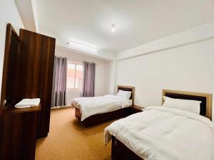 Ένα ή περισσότερα κρεβάτια σε δωμάτιο στο Himalayan Laligurans Apartments