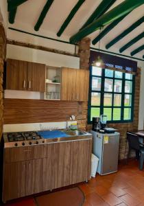 Kuchyň nebo kuchyňský kout v ubytování Villa San Carlos-Casa familiar con amplio Jardín