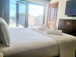 Ένα ή περισσότερα κρεβάτια σε δωμάτιο στο ENJOY House with Large Pool & Jacuzzi +33 φωτογραφίες