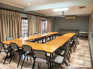 El área de trabajo o centro de convenciones de Kniff un Gaffel Guest House 107 fotos más