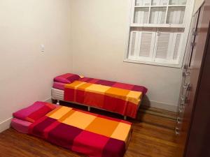 two twin beds in a room with a window at Casa Matias in Socorro