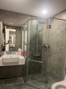 Koupelna v ubytování Căn hộ 2PN 3bed 2WC 78m2 Vinhomes Smart City - Toà TC3 Ch1901 + 19 fotografií