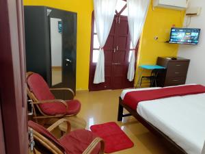 TV a/nebo společenská místnost v ubytování AlexMarie Holiday Homes Apartments 5 min to Candolim Beach