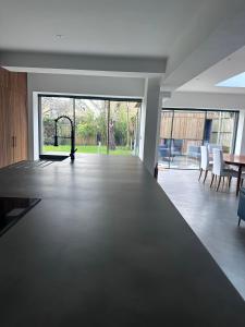 Φωτογραφία από το άλμπουμ του COWES Detached House 3 mins walk from town σε Isle of Wight