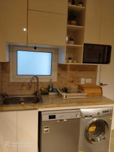 Η κουζίνα ή μικρή κουζίνα στο Chalet - Mountain view Ras EL Hekma