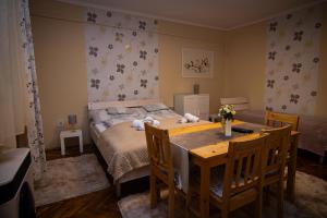 Ένα ή περισσότερα κρεβάτια σε δωμάτιο στο Csilla Apartman +22 φωτογραφίες