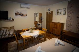 Χώρος καθιστικού στο Csilla Apartman