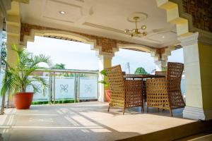 Μπαλκόνι ή βεράντα στο Spacious 4-Bedroom Apartment for families & groups