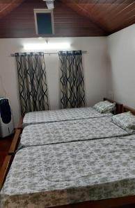 Ένα ή περισσότερα κρεβάτια σε δωμάτιο στο Vill Brahmi Stay Gokarna