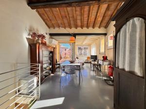 a living room with a table and chairs at LA COSTARELLA - Central with Cozy Terrace in Siena