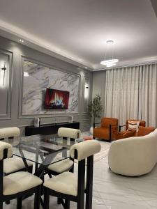 Χώρος καθιστικού στο Elroi homes