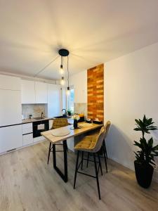 a kitchen with a table and chairs in a room at Amber Central Residence in Baia Mare