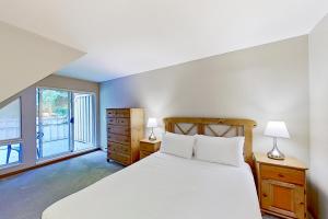 Una cama o camas en una habitación de Sunpath #05 23 fotos más