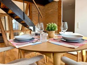 Φωτογραφία από το άλμπουμ του Good Wood Apartment - Fachwerktraum auf zwei Etagen, direkt am Marktplatz στο Φρόιντενσταντ