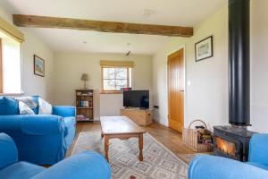 TV a/nebo společenská místnost v ubytování Plough Cottage