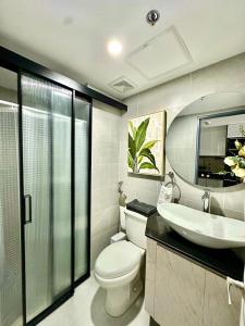 Ванная комната в Murji Suites in 34th Floor at JTower Residences