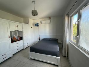 Ένα ή περισσότερα κρεβάτια σε δωμάτιο στο Azur Beach Complex - 1 min from Pereybere beach +2 φωτογραφίες