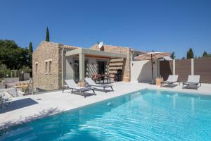 Swimmingpoolen hos eller tæt på Theofania by Vintage Travel