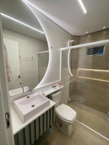 Ένα μπάνιο στο Casa nova em Itapema!