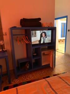 TV a/nebo společenská místnost v ubytování Chez Youssef
