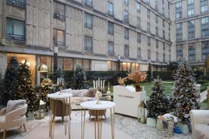 Khu vực ghế ngồi tại L'Hôtel du Collectionneur Paris