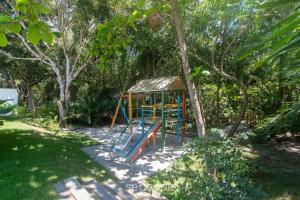 Legeområdet for børn på Estadia completa com piscina e a 350m da Praia PRY + 1 billede