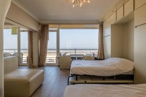Voodi või voodid majutusasutuse BEL AIR HOLIDAY - Luxury seaside apartment with panoramic view and jacuzzi T16 toas
