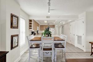 Η κουζίνα ή μικρή κουζίνα στο Sandpiper Condo