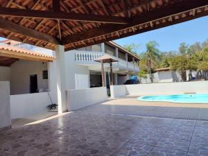 Πισίνα στο ή κοντά στο Chácara Recanto Tamoatoa