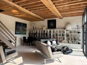 Μια τηλεόραση ή/και κέντρο ψυχαγωγίας στο Hameau Fleuri