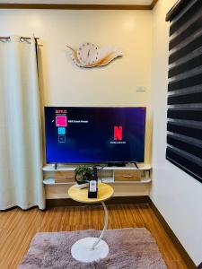 Μια τηλεόραση ή/και κέντρο ψυχαγωγίας στο H&K Guest House