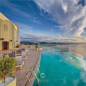 Πισίνα στο ή κοντά στο MELLIA OCEANUS NHA TRANG BAY Five-Star Suites