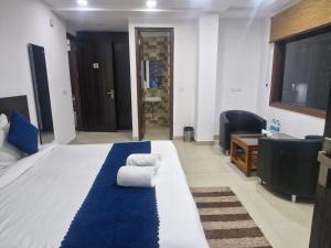 Voodi või voodid majutusasutuse Yashobhoomi Grand toas