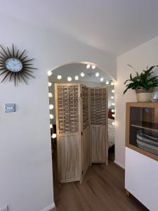 Galería fotográfica de The Astronomy Lodge by the Harry Potter Studios en Leavesden Green